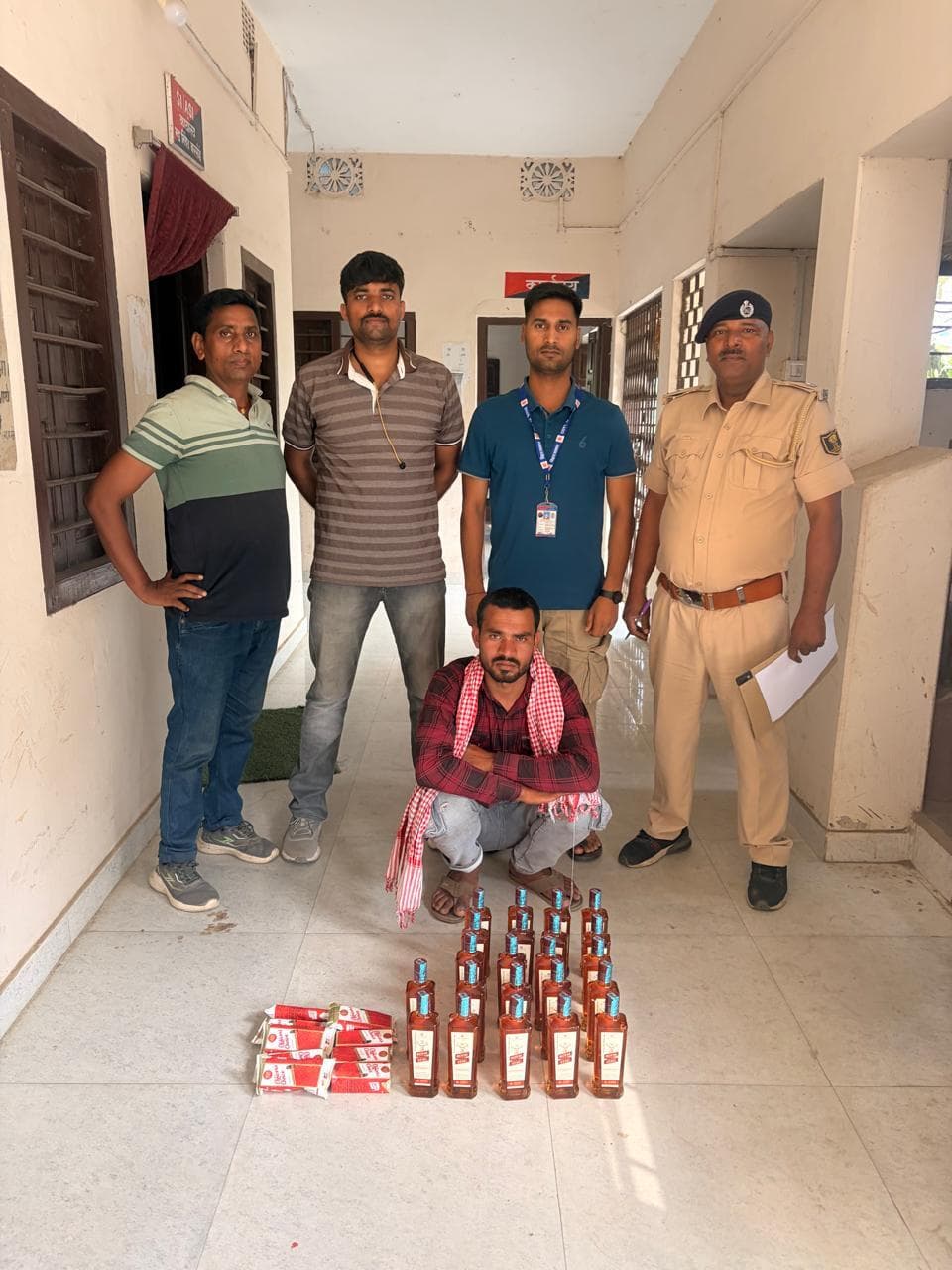 116.894 लीटर शराब के साथ तेरह तस्कर गिरफ्तार, चार बाइक जब्त