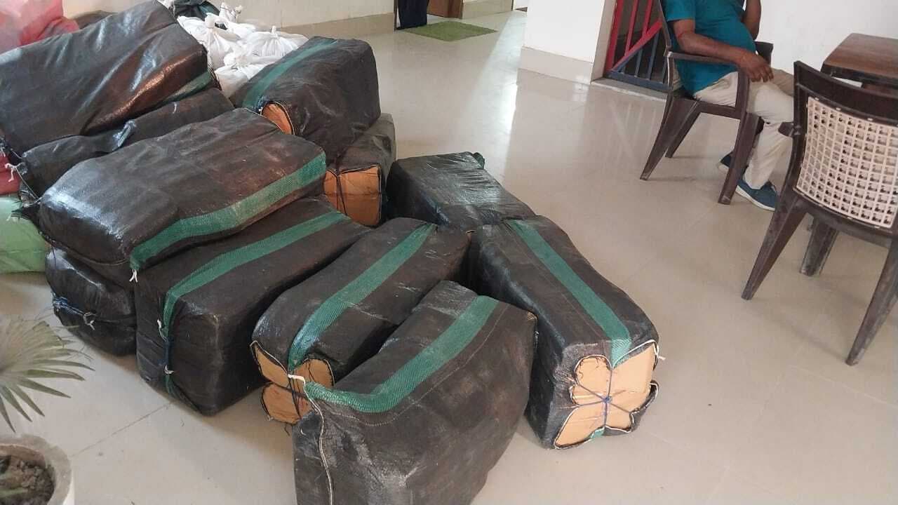 1320 बोतल नेपाली शराब के साथ एक तस्कर गिरफ्तार