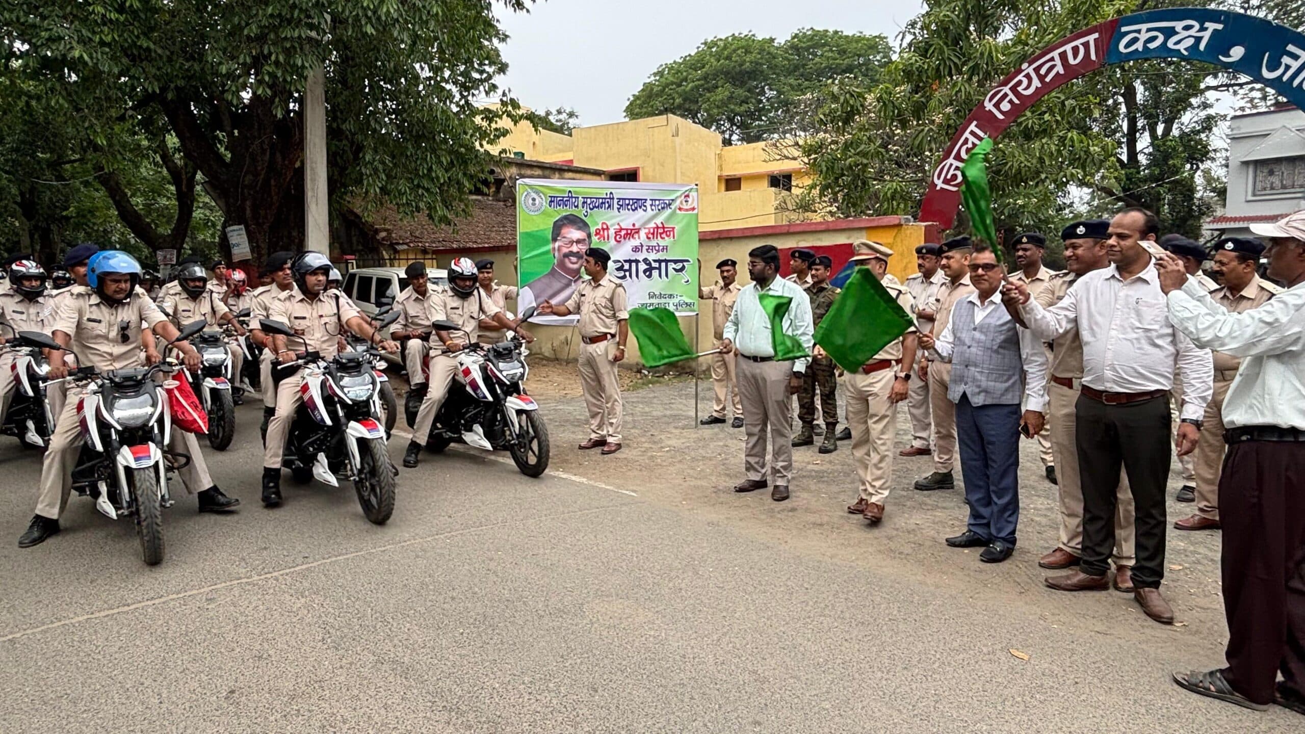 डीसी-एसपी ने पुलिस सौंपा 18 नया दोपहिया वाहन