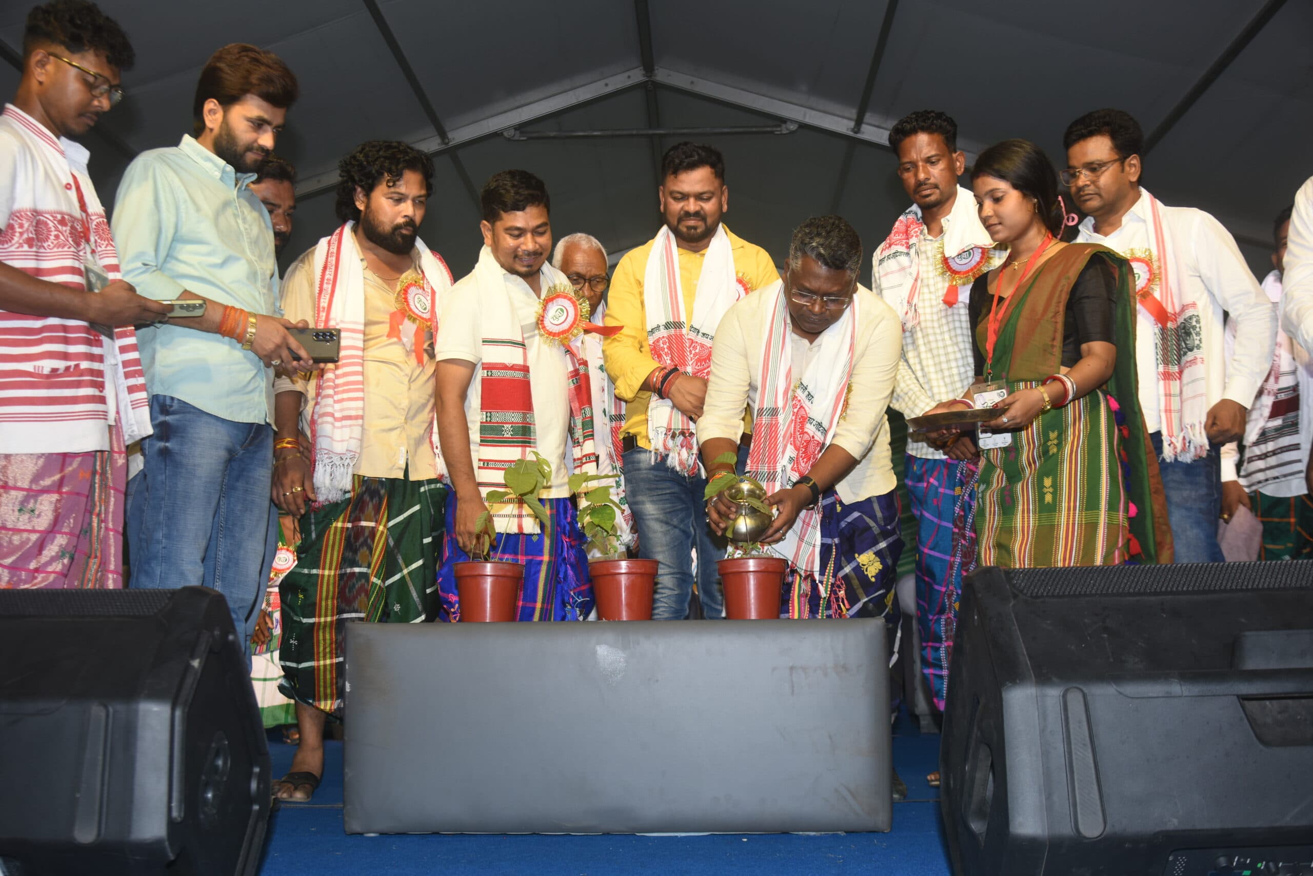 Jamshedpur News : शिक्षित हो आगे बढ़ेंगे, पूर्वजों के धरोहरों को भी साथ लेकर चलेंगे