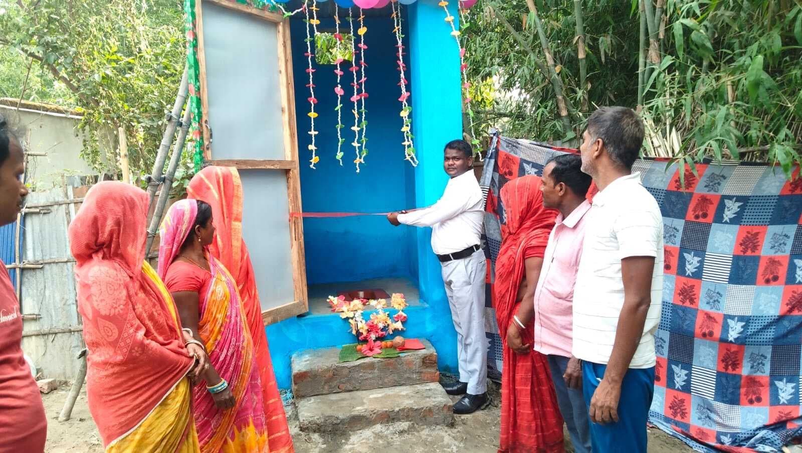 शौचालय का किया गया उद्घाटन