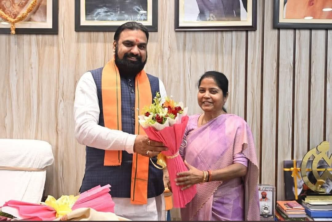 कोढ़ा विधायक ने सीएम से मिल क्षेत्र के विकास पर की चर्चा