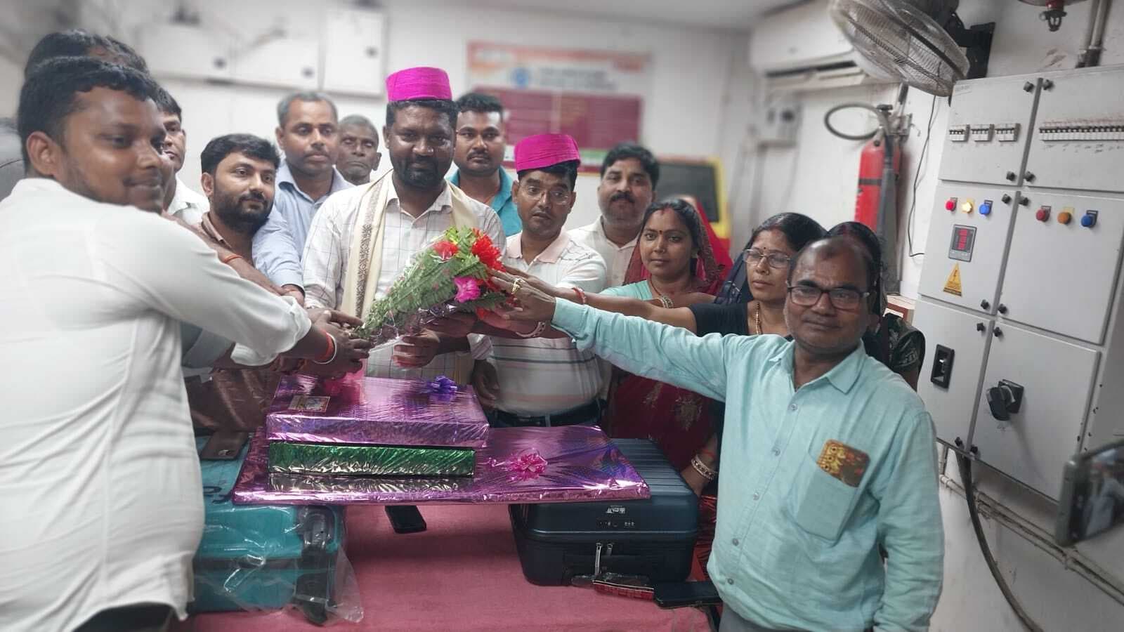 स्थानांतरित शाखा प्रबंधक को दी गयी विदाई, कार्यकाल की प्रशंसा