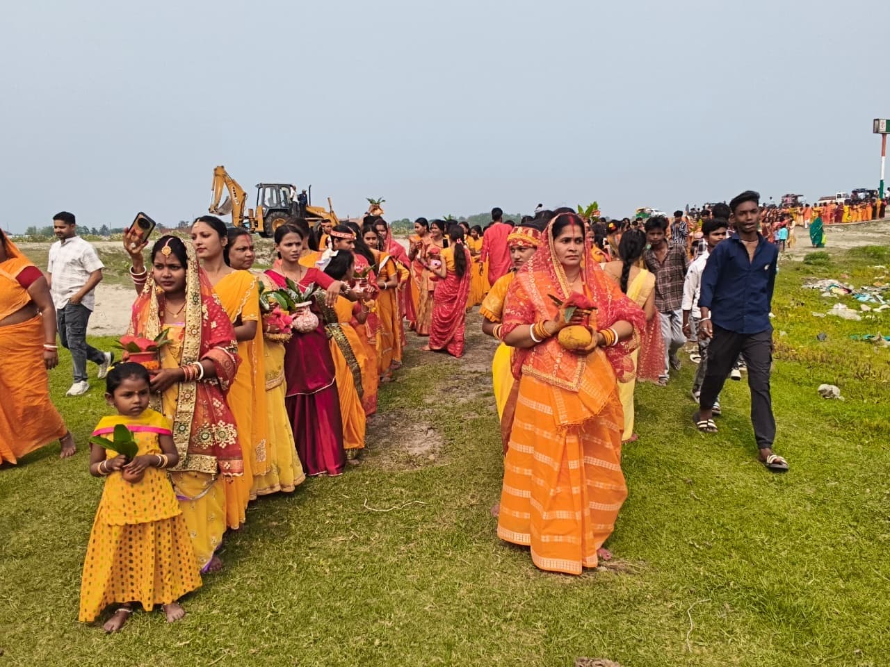 भव्य कलश शोभायात्रा के साथ नवाह यज्ञ शुरू