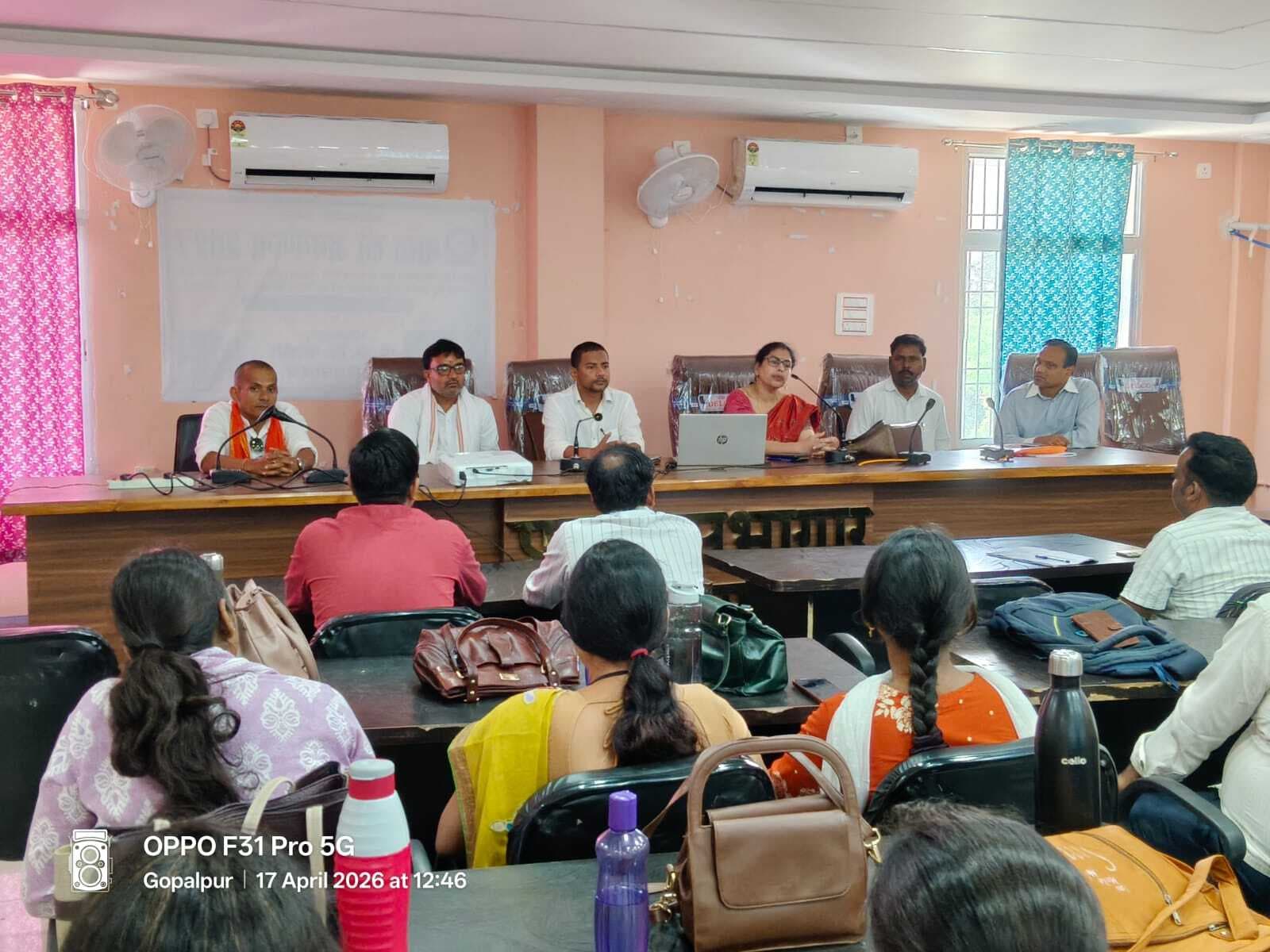 स्व-गणना कार्य को लेकर बीडीओ ने जनप्रतिनिधियों के साथ की बैठक