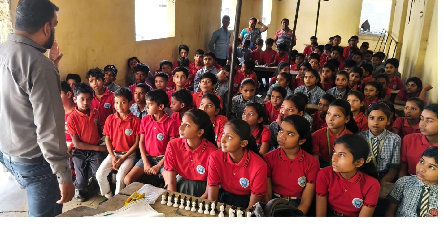 बच्चों को मिला शतरंज खेल का प्रशिक्षण