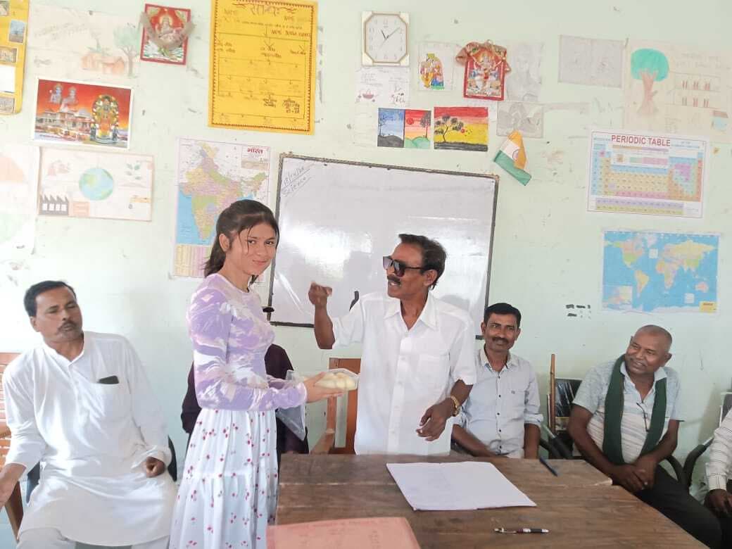 मैट्रिक व इंटर उत्तीर्ण छात्र-छात्राओं को किया सम्मानित