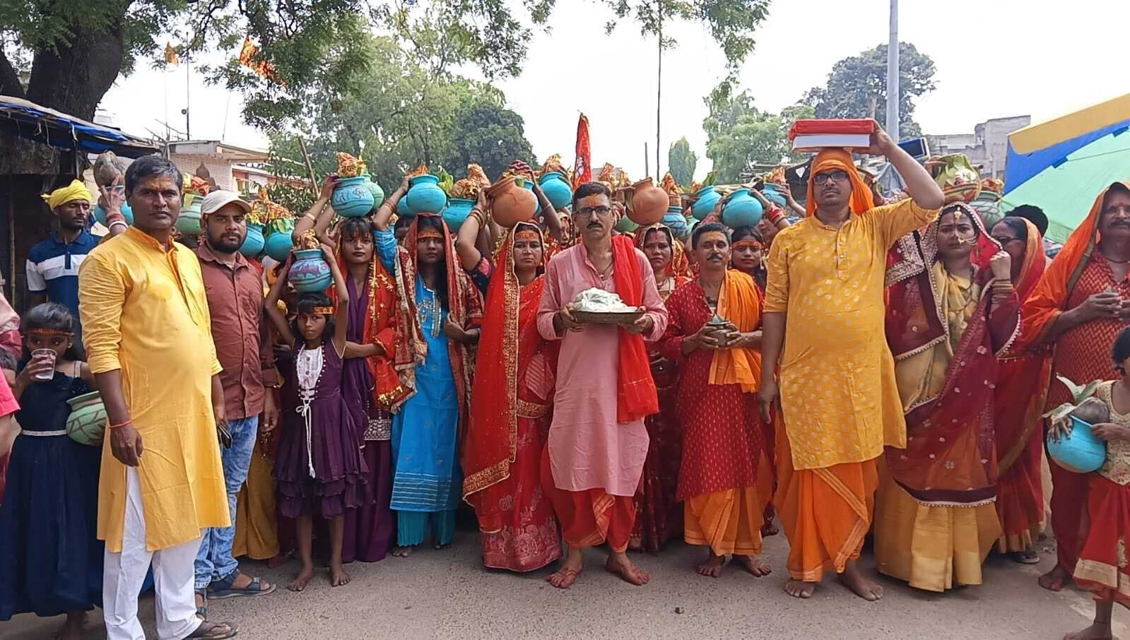 शिव पुराण कथा को लेकर निकाली गयी भव्य कलश शोभायात्रा