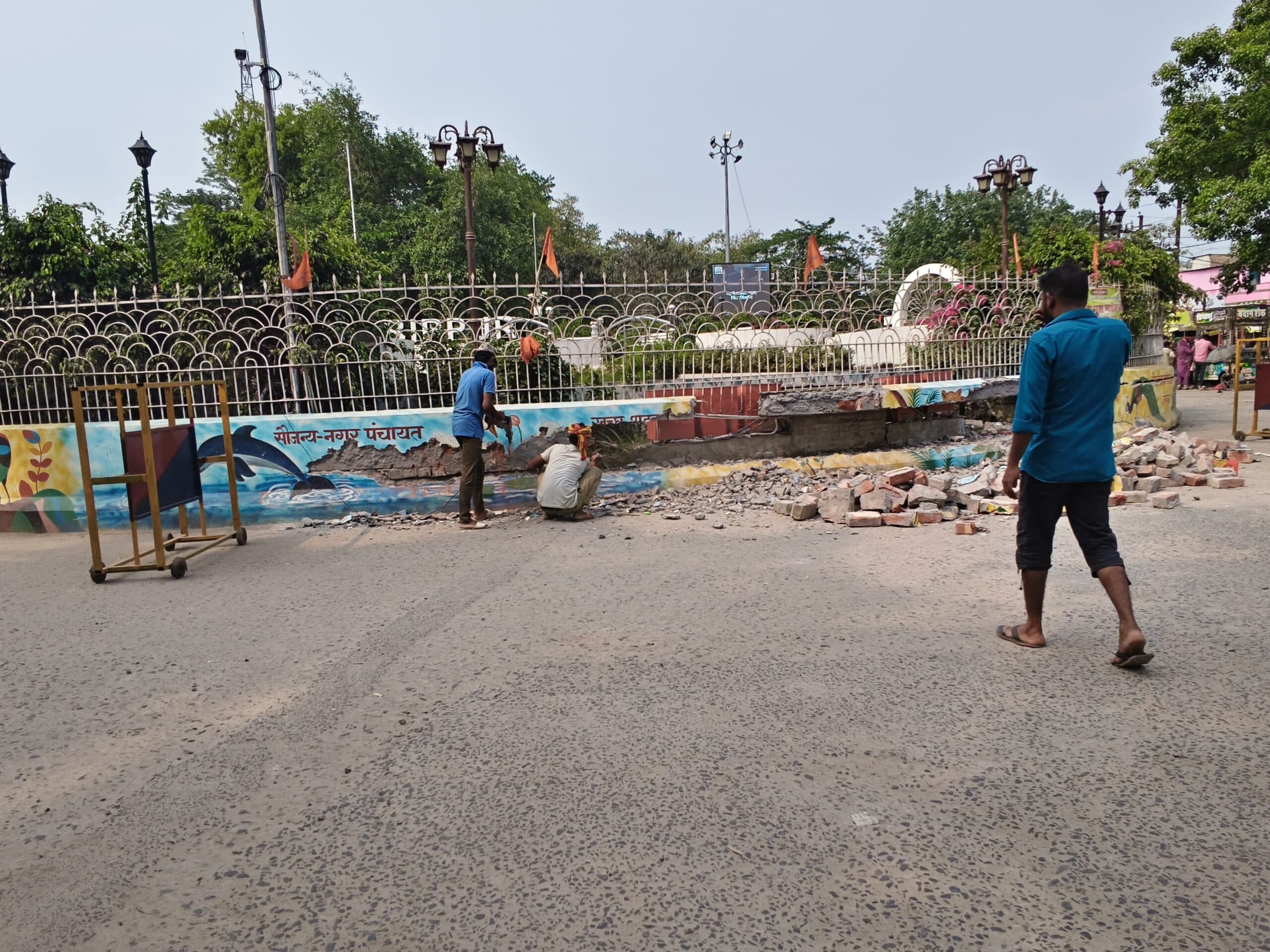 गोल चौक के क्षतिग्रस्त गोलंबर का निर्माण कार्य शुरू