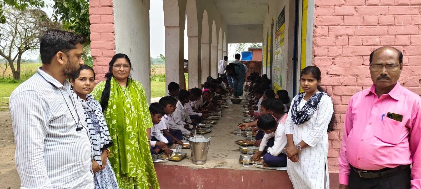 बच्चों के शारीरिक व मानसिक विकास के लिए पोषमयुक्त भोजन आवश्यक