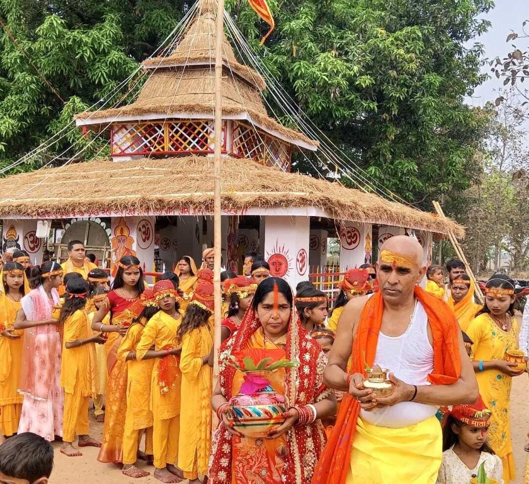 नोनियाटांड़ दुबे मंदिर में 1008 कन्याओं ने निकाली भव्य कलश यात्रा, सप्तचंडी महायज्ञ का शुभारंभ