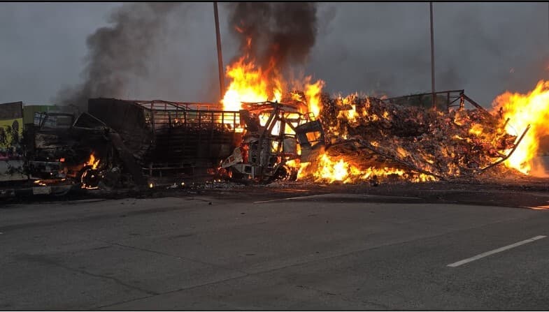 Giridih News :आमलोगों को लड़ना पड़ता है आग से, 43 किमी दूर से आती हैं दमकल की गाड़ियां