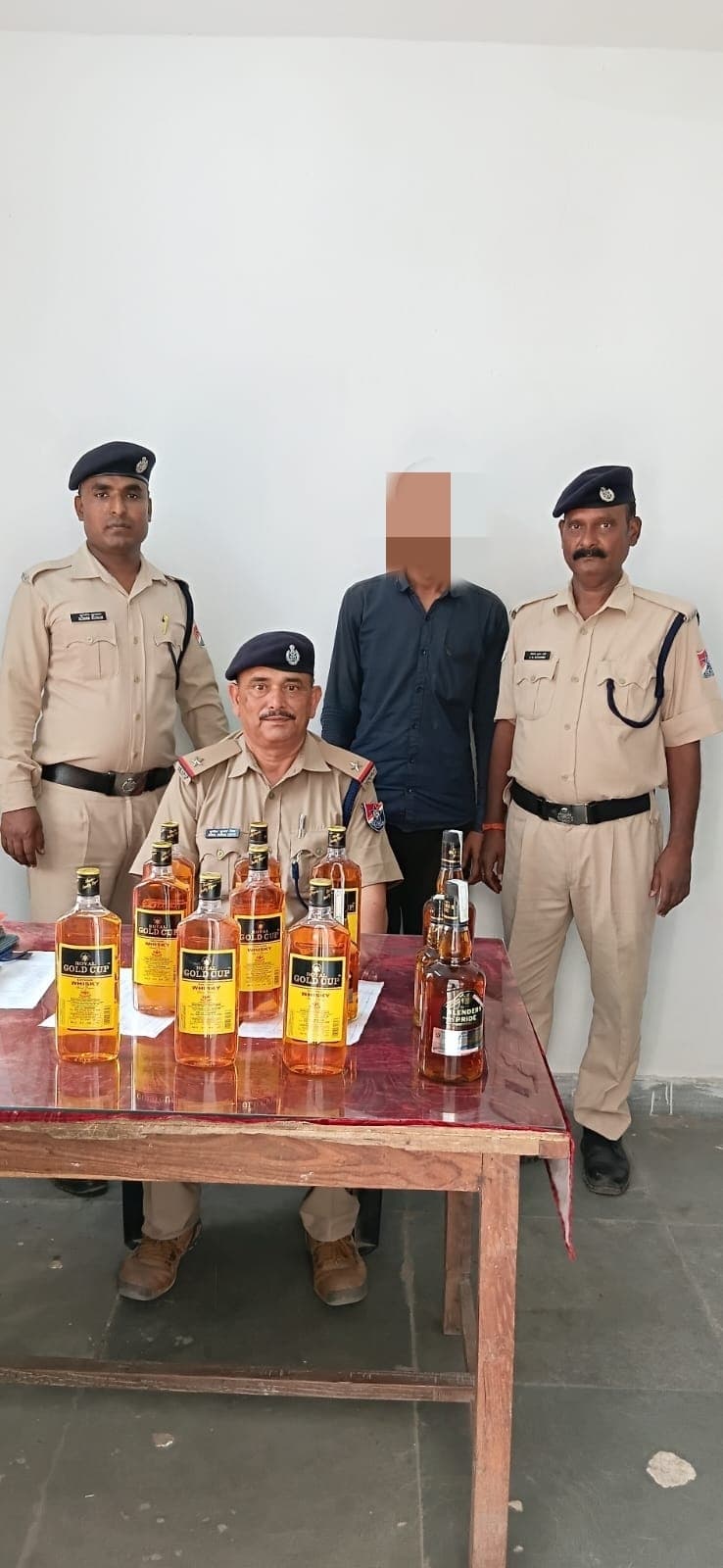 Giridih News :अवैध शराब के साथ एक तस्कर को आरपीएफ ने किया गिरफ्तार