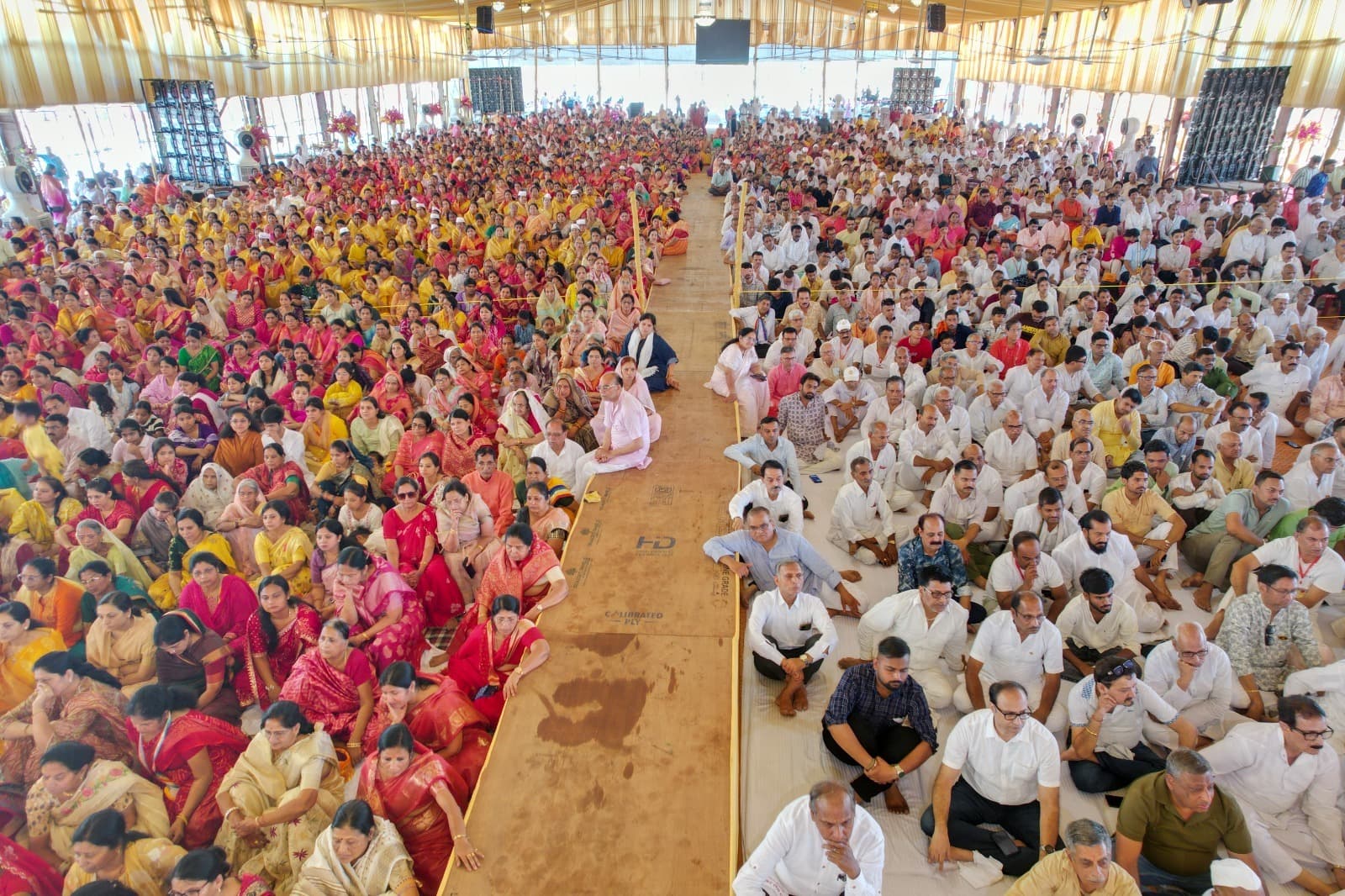 Giridih News :तीन साधकों ने ली दीक्षा, धारण किया मुनि पद