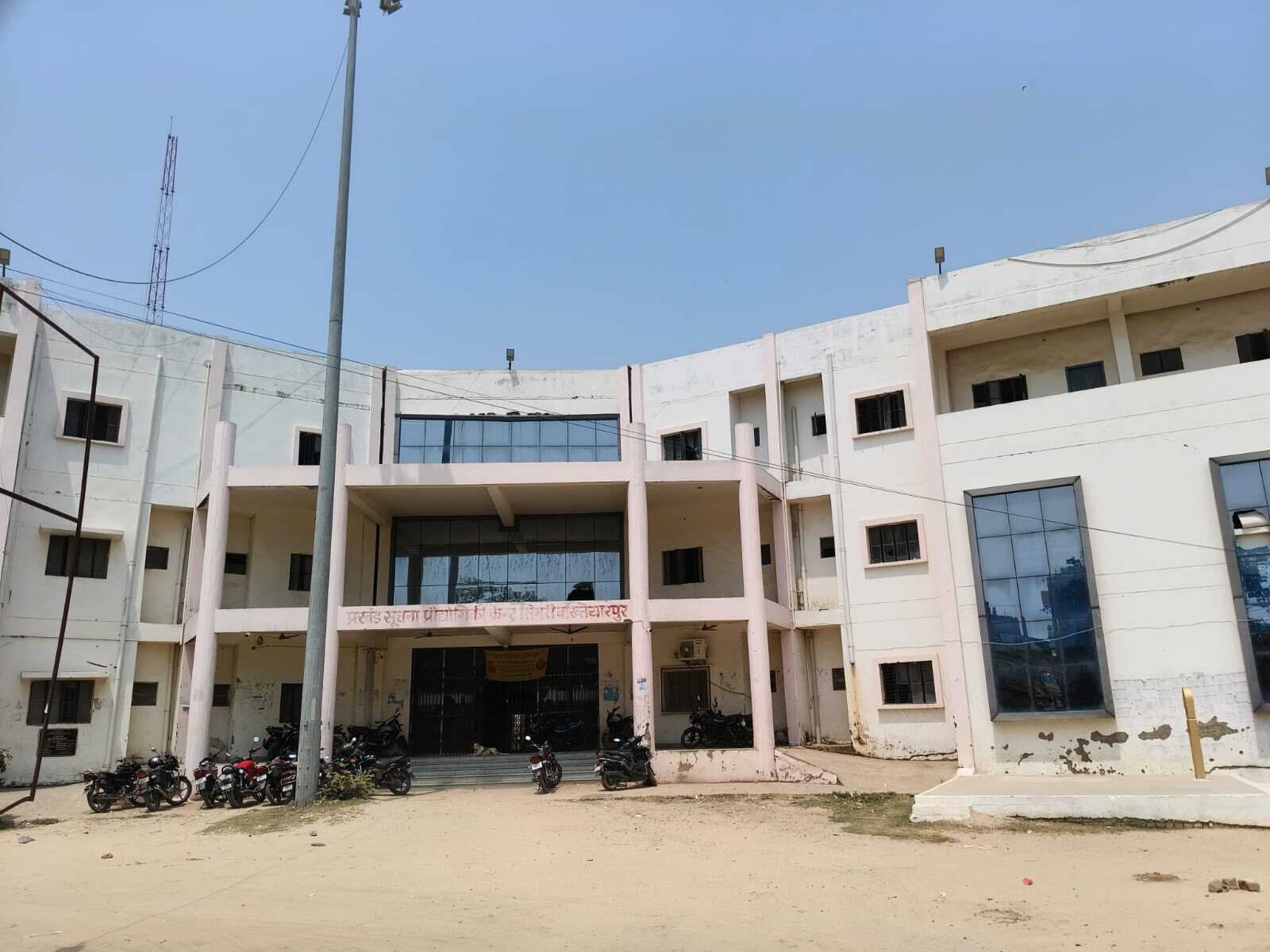 अध्यक्ष पद के लिए 12 तो सदस्य पद के लिए 37 उम्मीदवार चुनावी मैदान में