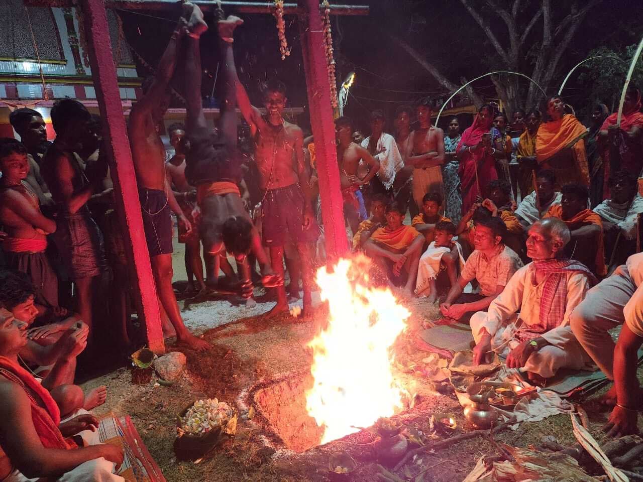 भगतियों ने धुवांसी अनुष्ठान कर दिखायी अपनी भक्ति