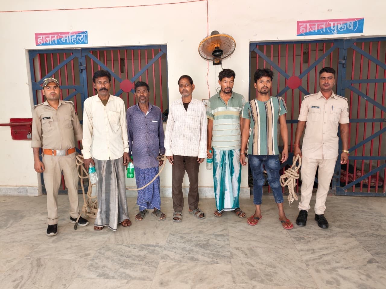 पुलिस ने पांच शराबियों को किया गिरफ्तार