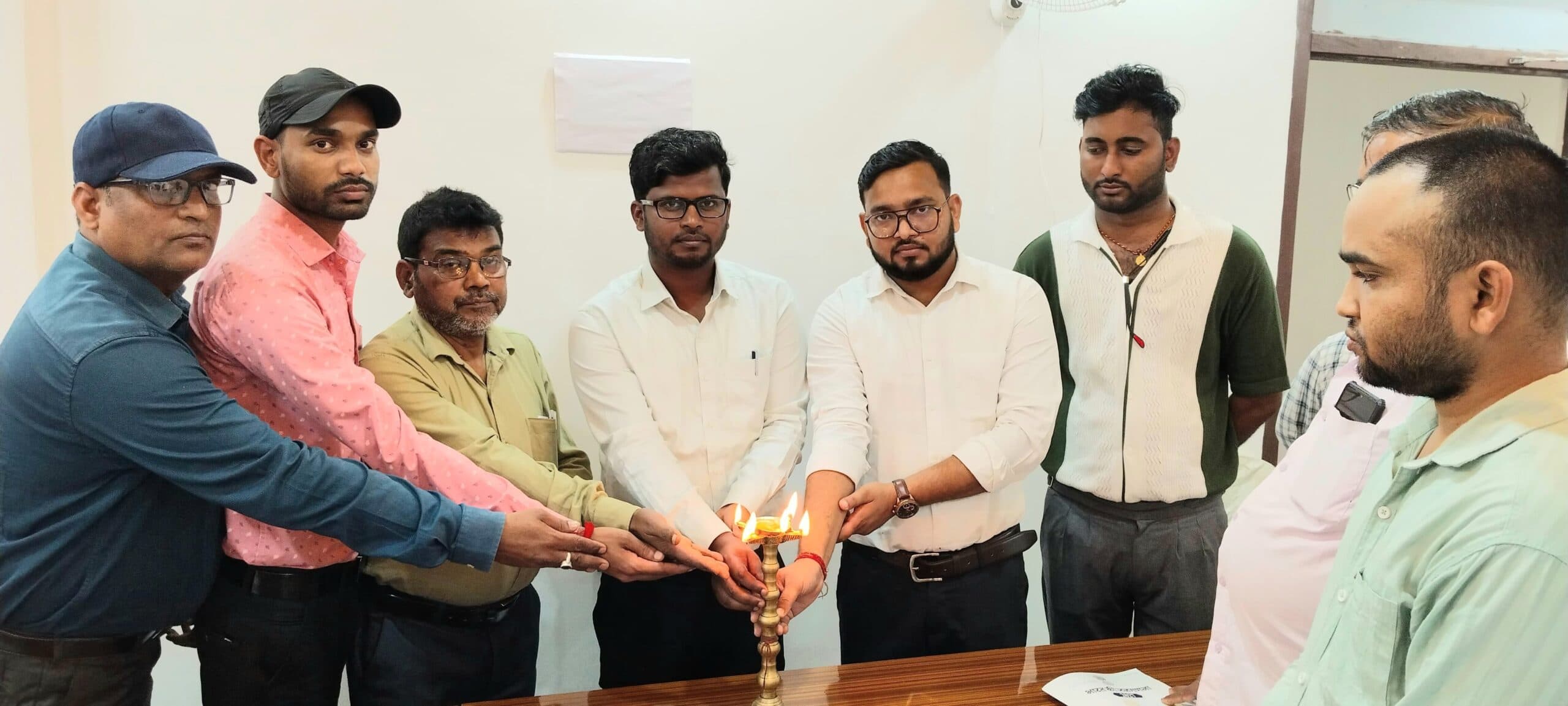 दीप प्रज्वलित कर प्रशिक्षण कार्यक्रम का शुभारंभ किया