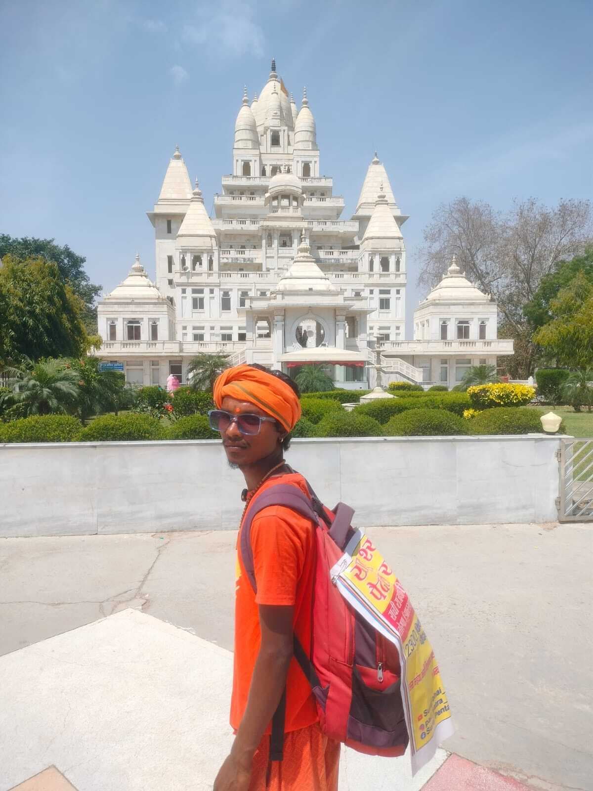 पैदल यात्रा कर कई तीर्थ स्थलों का किया भ्रमण