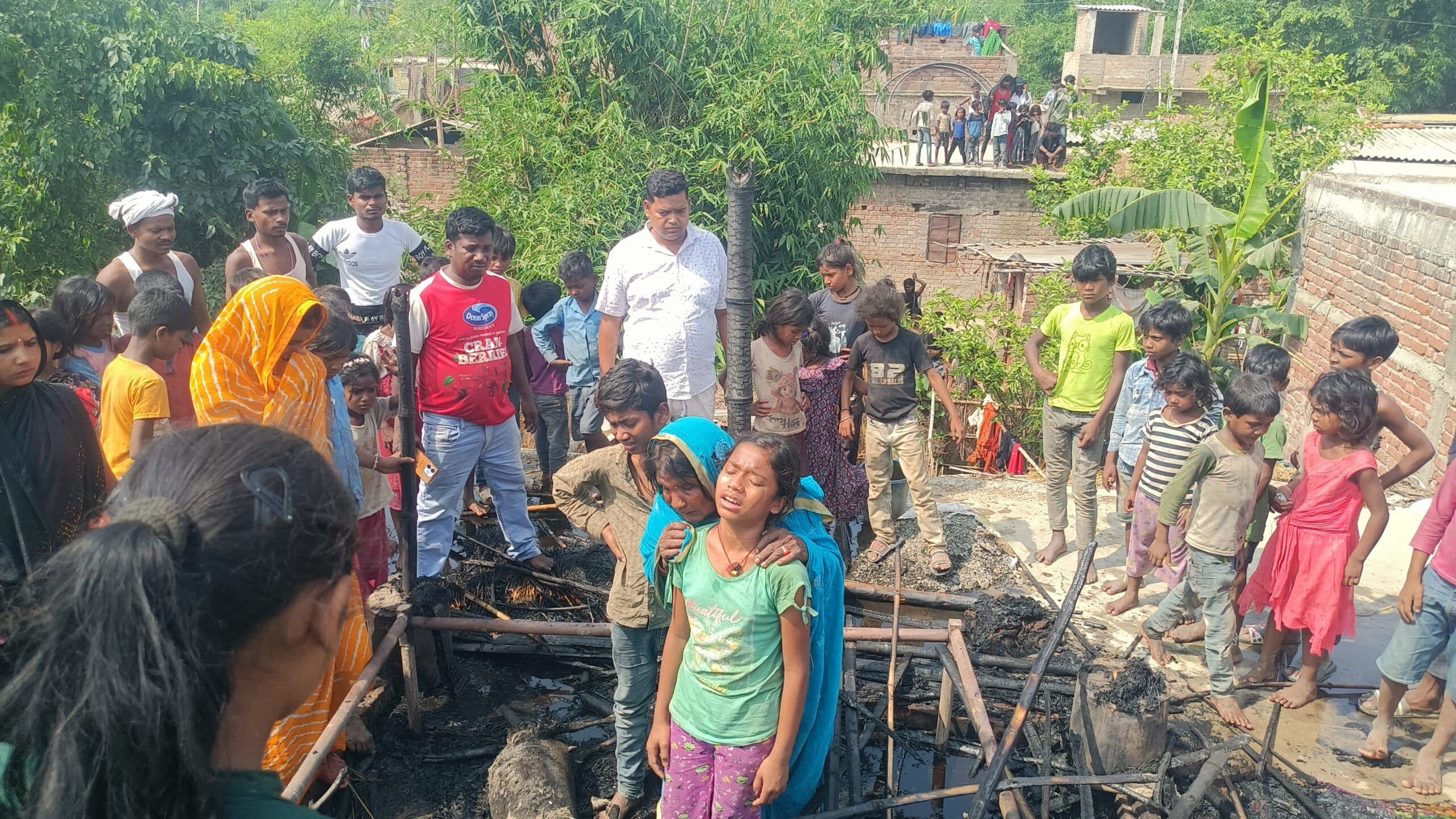 बलहा झमटा में लगी आग से हजारों रुपये का हुआ नुकसान