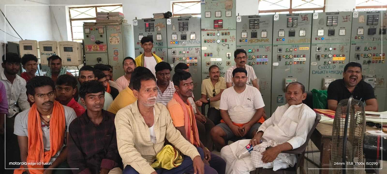 दावथ में ट्रांसफॉर्मर जलने से बिजली ठप, उपभोक्ताओं का धरना