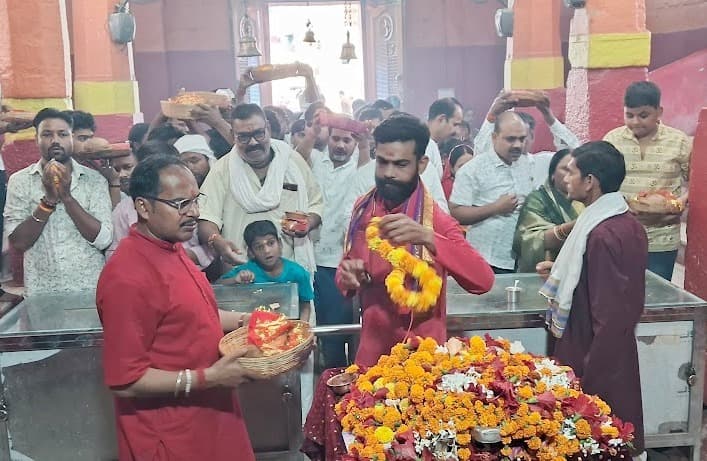 Aurangabad News : भगवान सूर्य की पूजा कर सुख-शांति का मांगा आशीर्वाद