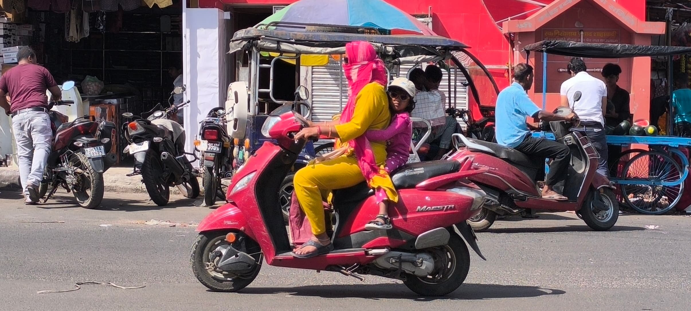 Giridih News :गर्मी से जनजीवन अस्त व्यस्त, पारा 42 पर पहुंचा