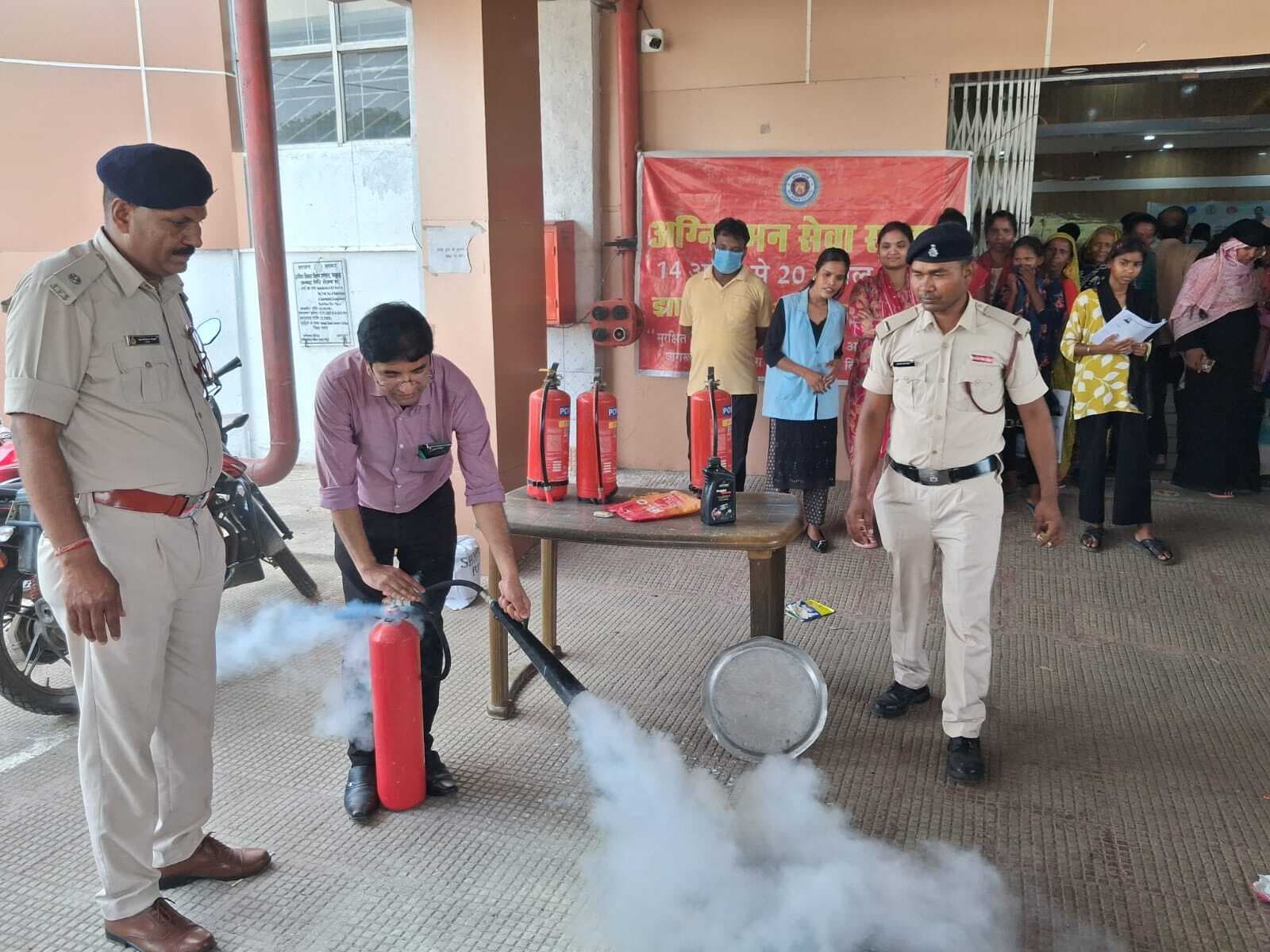 आपात स्थिति से निबटने को लेकर हुई मॉक ड्रिल