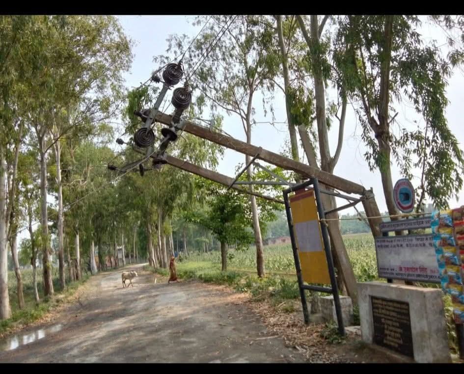 करणपुर में 11 हजार लाइन का पोल टूटा, तीन दिनों से बिजली ठप, ग्रामीणों में आक्रोश