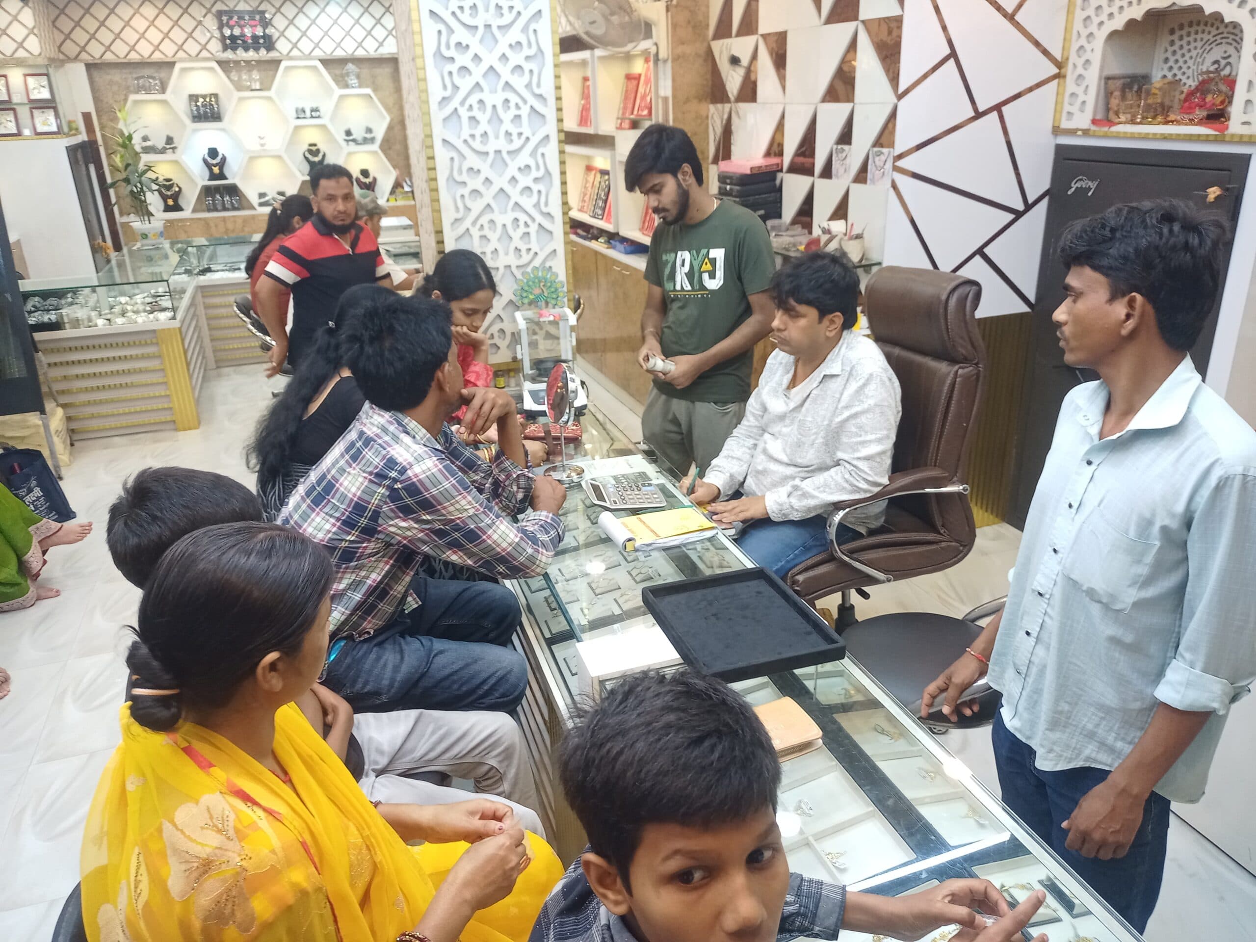 अक्षय तृतीया पर अररिया में आठ करोड़ के सोने-चांदी का हुआ कारोबार