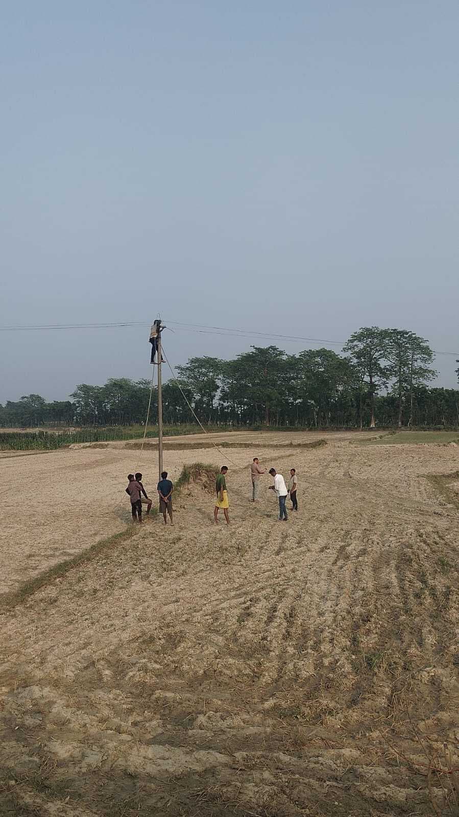 आंधी तूफान से कई गांवों में दो दिन से बाधित है आपूर्ति