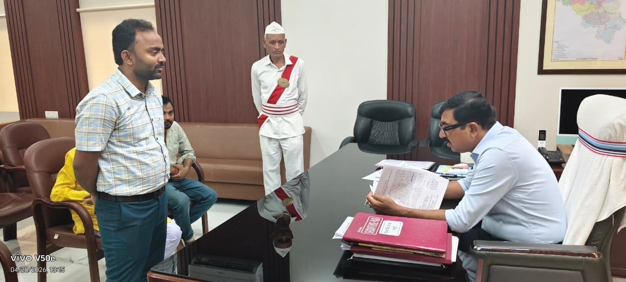 डीएम ने सुनी लोगों की समस्याएं, संबंधित पदाधिकारी को दिया त्वरित निष्पादन का निर्देश