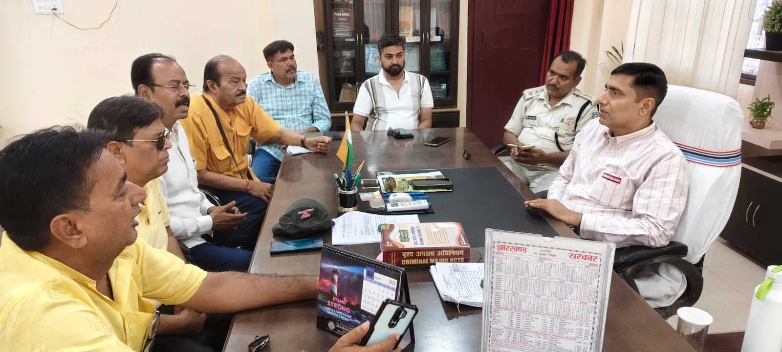 मधुपुर के व्यस्त चौक-चौराहों पर बढ़ेगी निगरानी, शहर को मिलेगा जाम से निजात