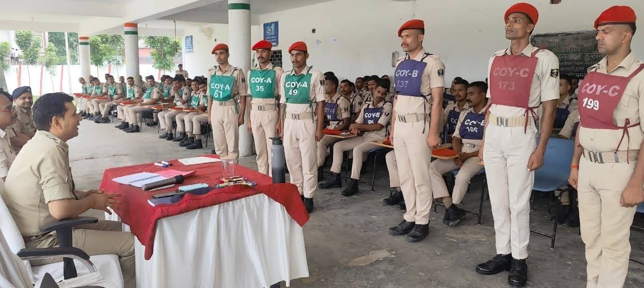 एसपी ने खगड़ा स्टेडियम में सिपाही प्रशिक्षण का लिया जायजा, परखा कौशल