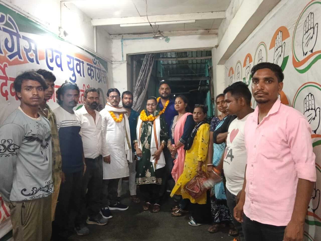 कांग्रेस कमेटी ने वार्ड पार्षदों को किया सम्मानित