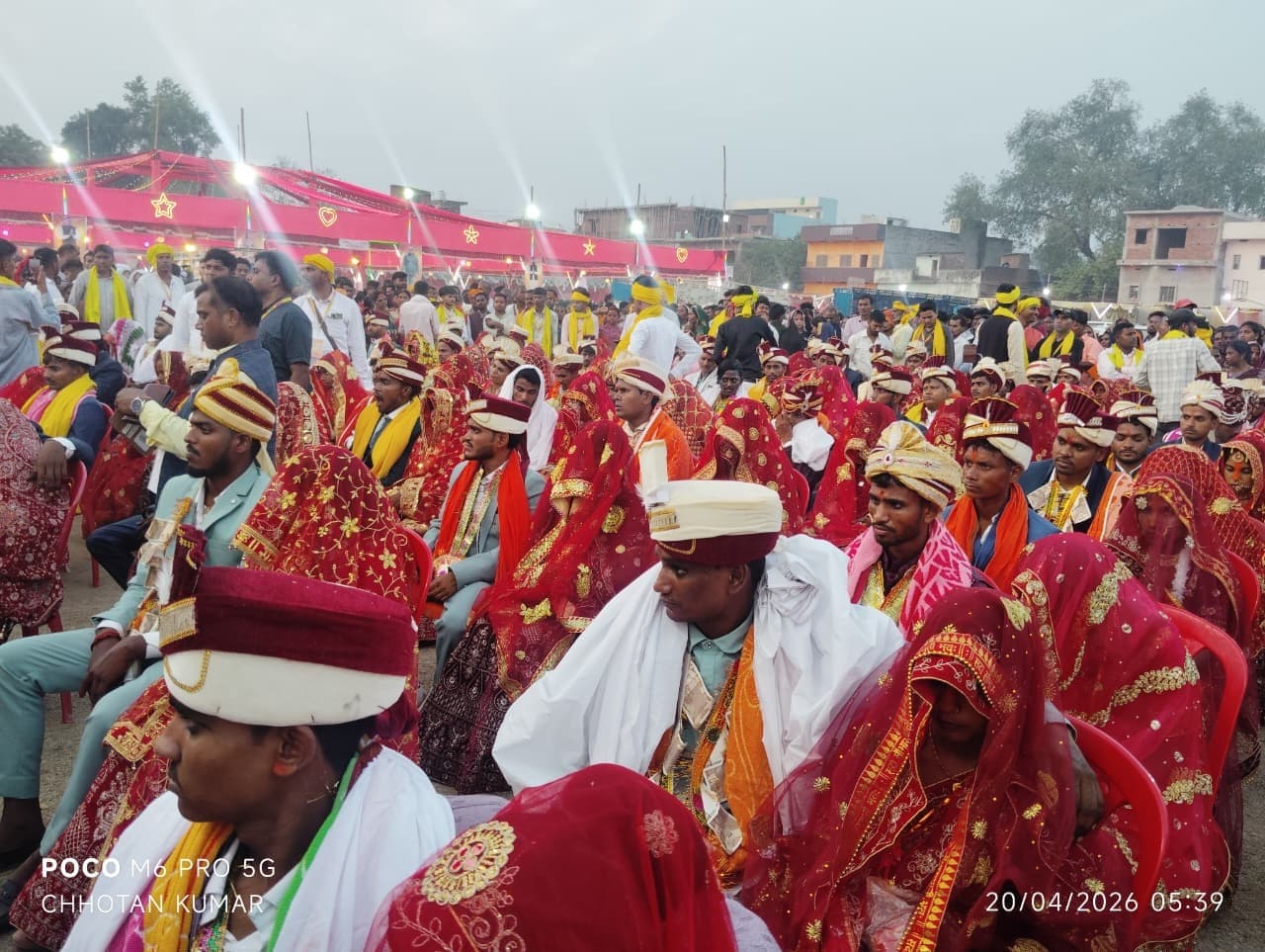 तिलौथू के बाबूगंज मैदान में एक साथ गूंजी 101 जोड़ों की शहनाई