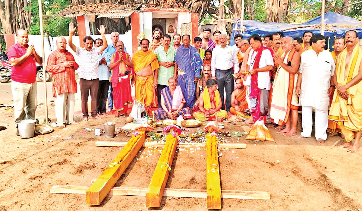Rourkela News: अक्षय तृतीया पर सेक्टर-2 अहिराबंध जगन्नाथ मंदिर में रथ बनाने का काम शुरू