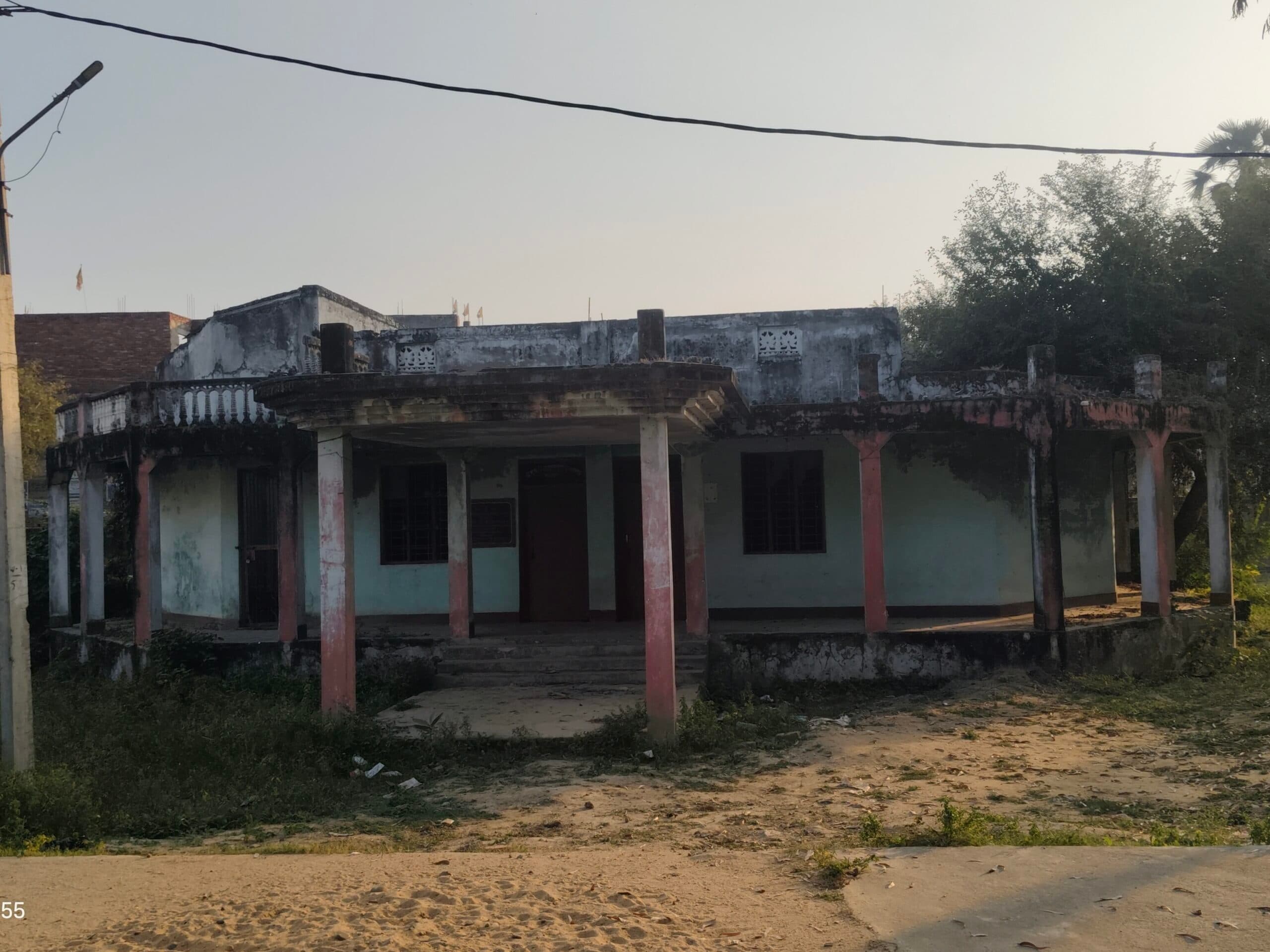 मोहनिया में दम तोड़ रहा अब्दुल कलाम पुस्तकालय, लाखों की किताबें हो रहीं खराब