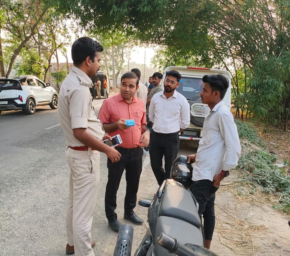 वाहन जांच में तीन लाख से अधिक की हुई वसूली