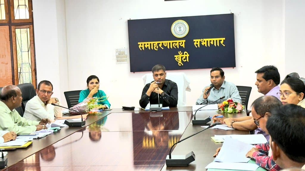 प्राथमिकता के आधार पर मामलों का करें निष्पादनः उपायुक्त