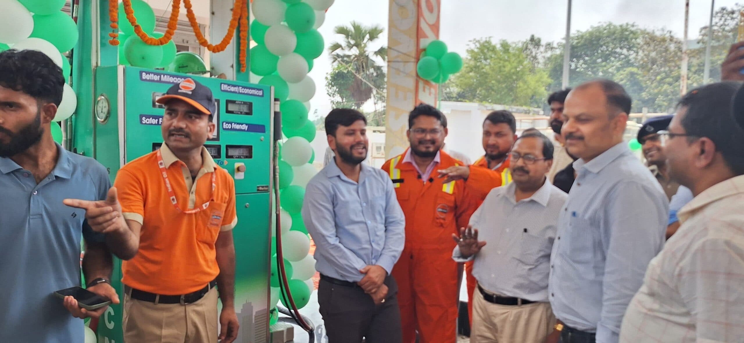 सीएनजी पर्यावरण के है अनुकूल, वाहनों को मिलेगा अधिक माइलेजः डीएम