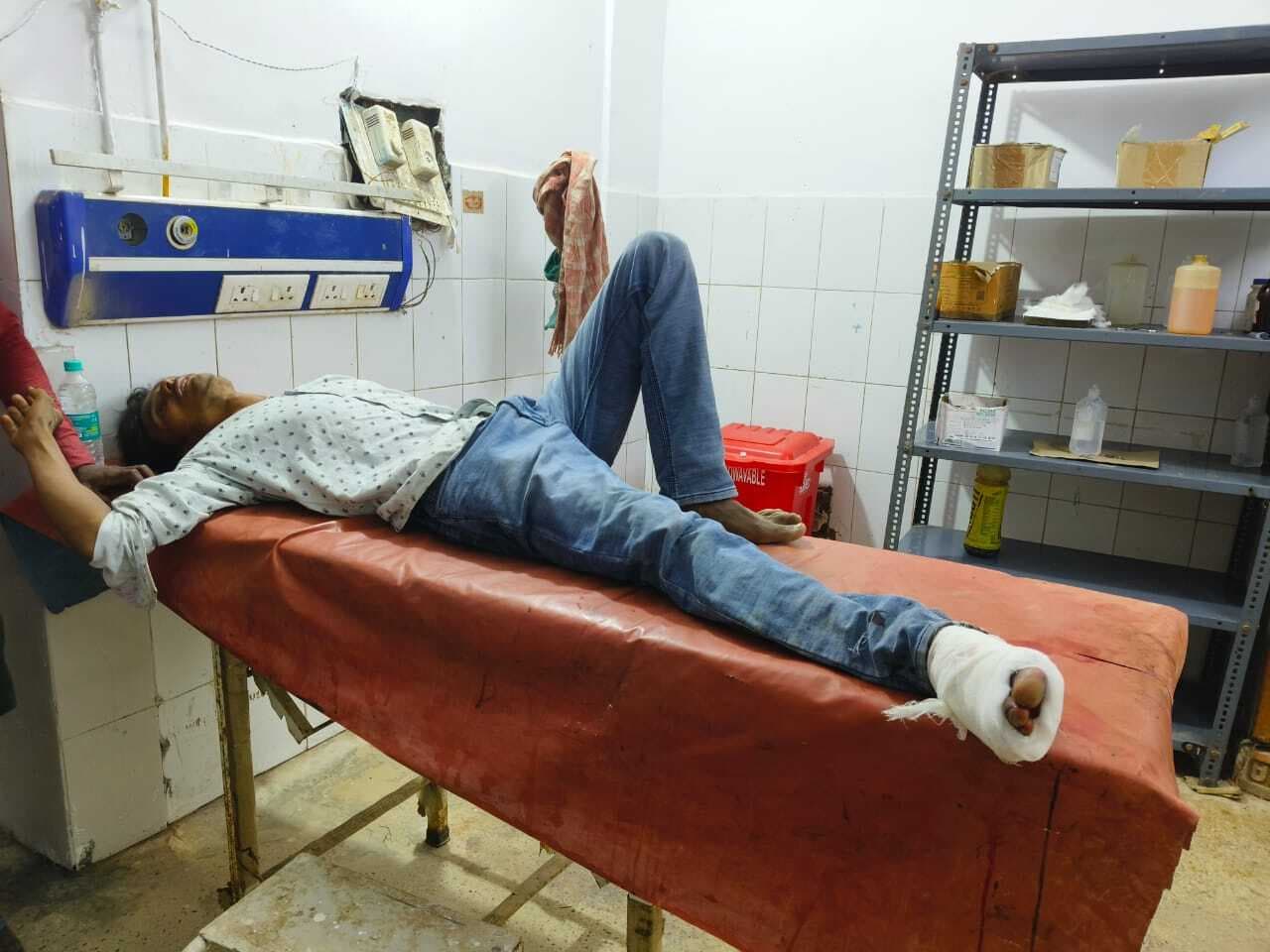 बाइक की टक्कर से युवक जख्मी