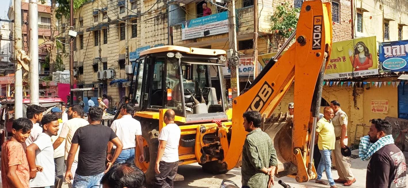 निगम ने शहर में चलाया अतिक्रमण के खिलाफ अभियान, मची रही अफरा-तफरी