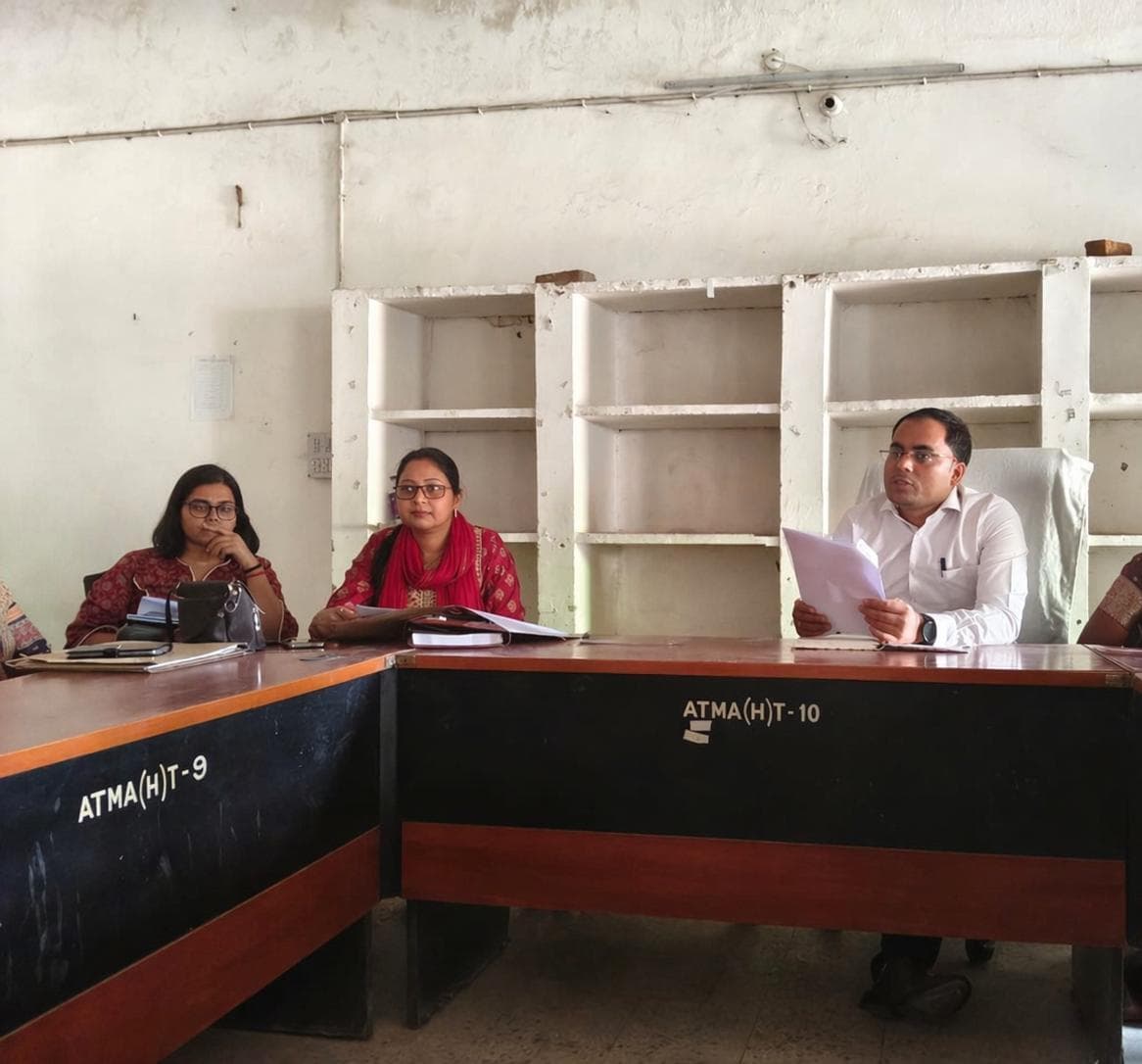 एसडीएम की अध्यक्षता में प्रखंड स्तरीय समीक्षा बैठक, लापरवाही पर जतायी नाराजगी