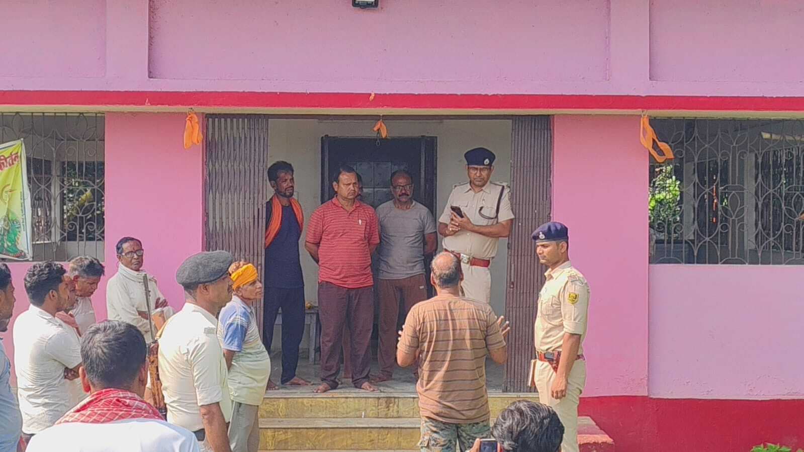 पलसा मंदिर में फिर हुई चोरी की घटना, ग्रामीणों ने एसपी से कार्रवाई की मांग