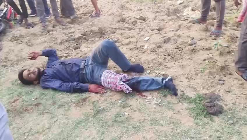 अंगुठिया मोड़ पर दो बाइक सवार घायल, गंभीर