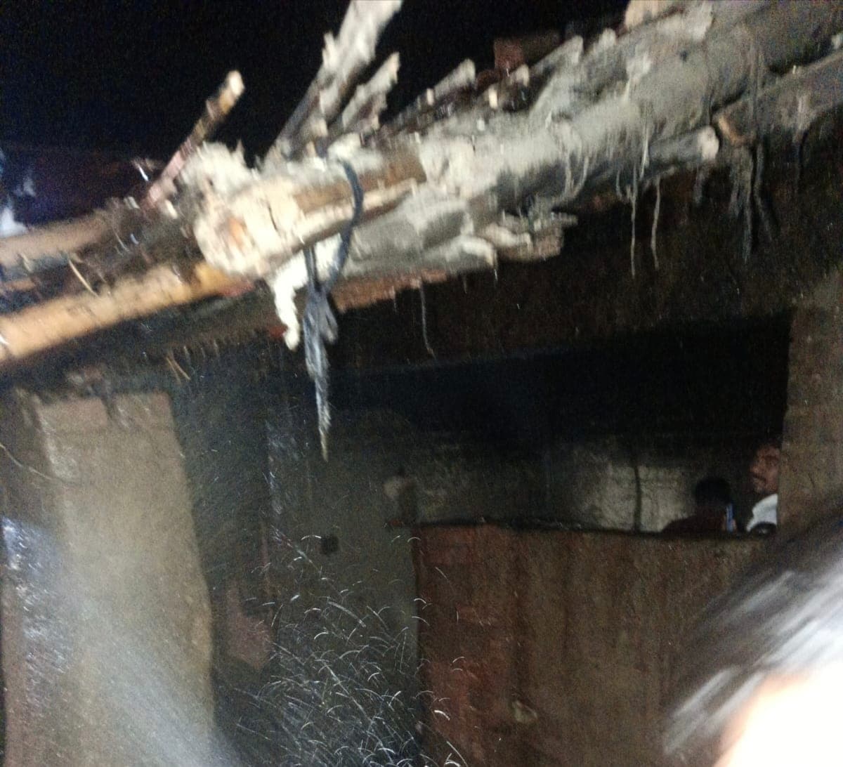 शॉर्ट सर्किट से घर में लगी भीषण आग, लाखों की संपत्ति नष्ट