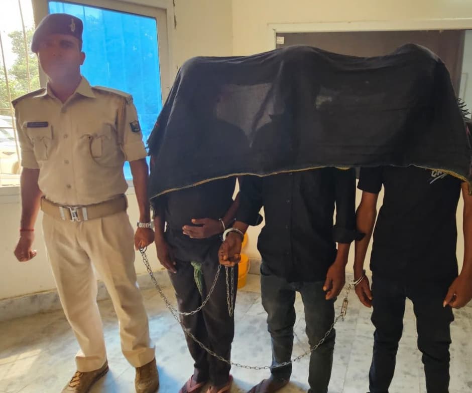 श्रीनगर थाना पुलिस ने तीन नशेड़ी को पकड़ा