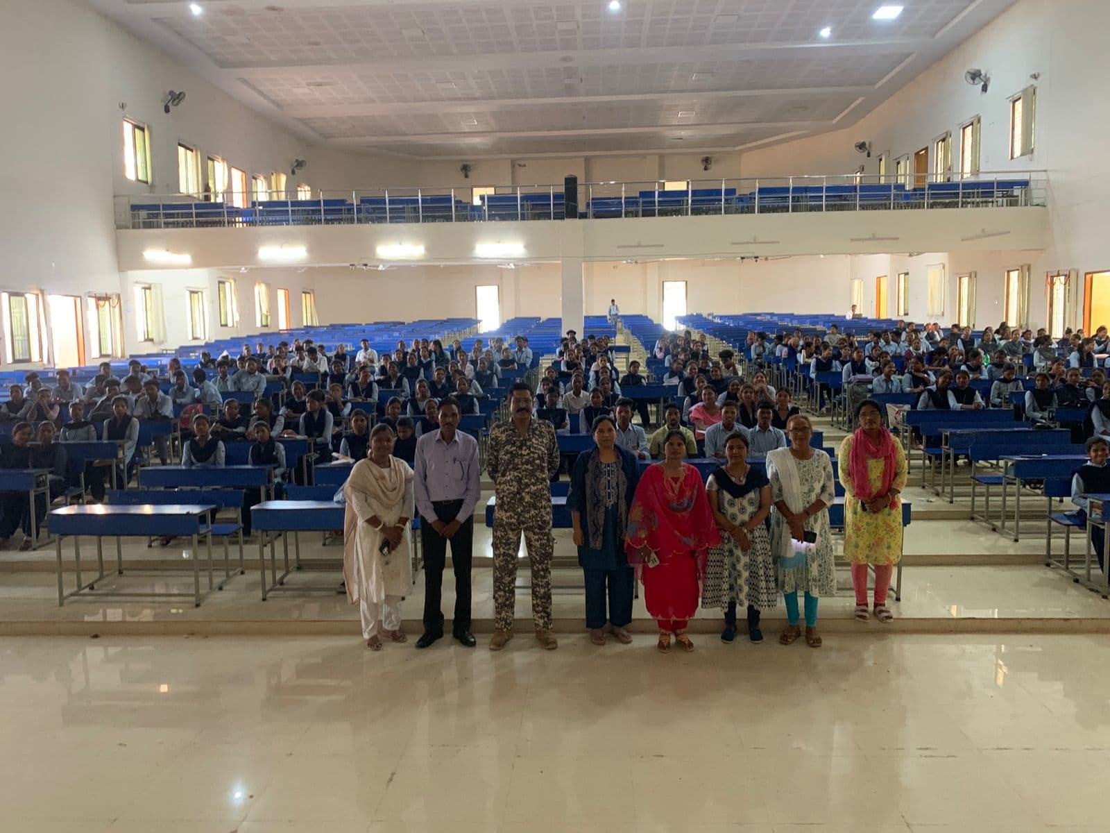 वायुसेना में शामिल होने के लिए किया प्रेरित