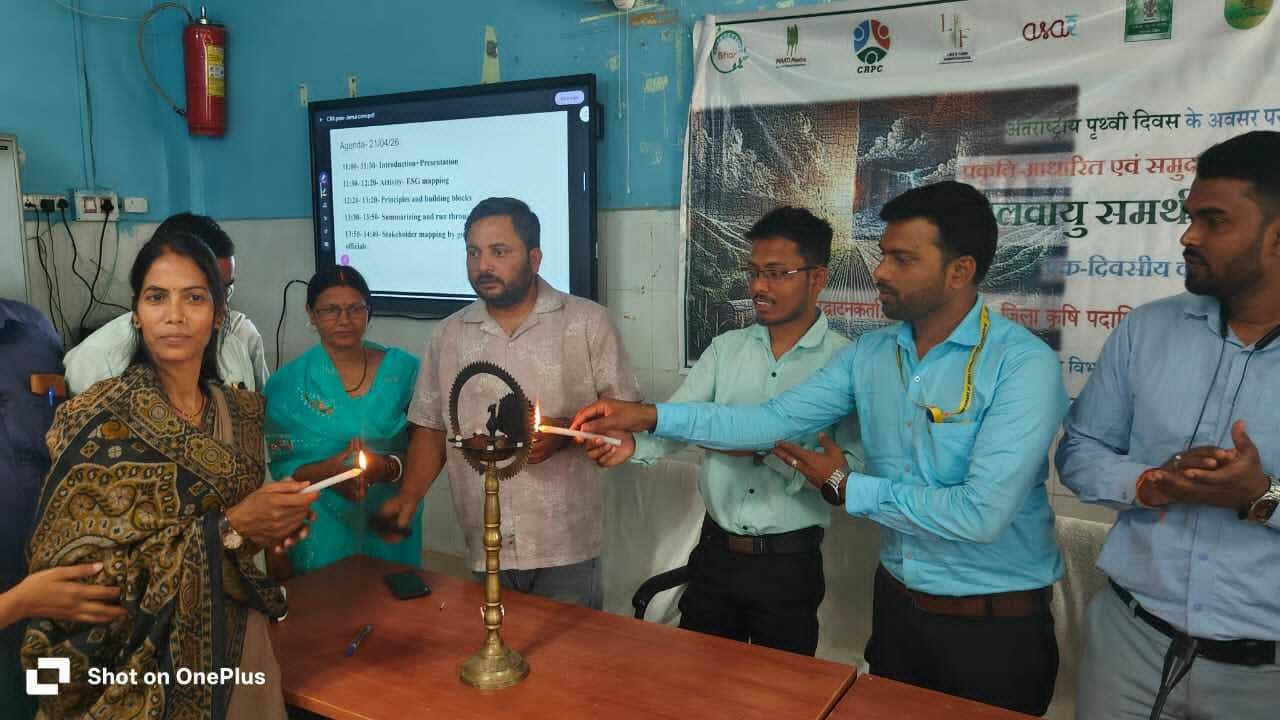 मिट्टी की उर्वरता व पर्यावरण संरक्षण के लिए प्राकृतिक खेती अपनाने पर जोर